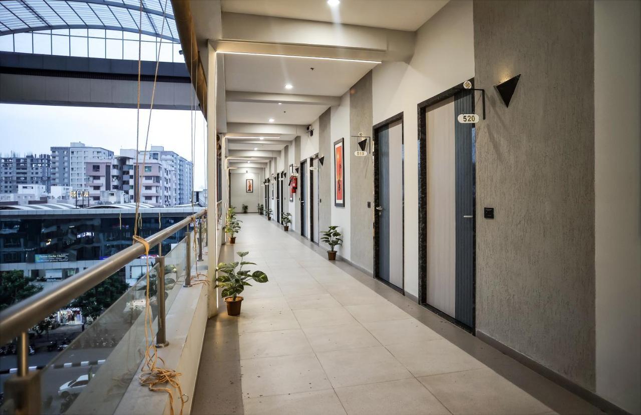 Hotel The Parker Inn By Kbnt Group Сурат Екстериор снимка