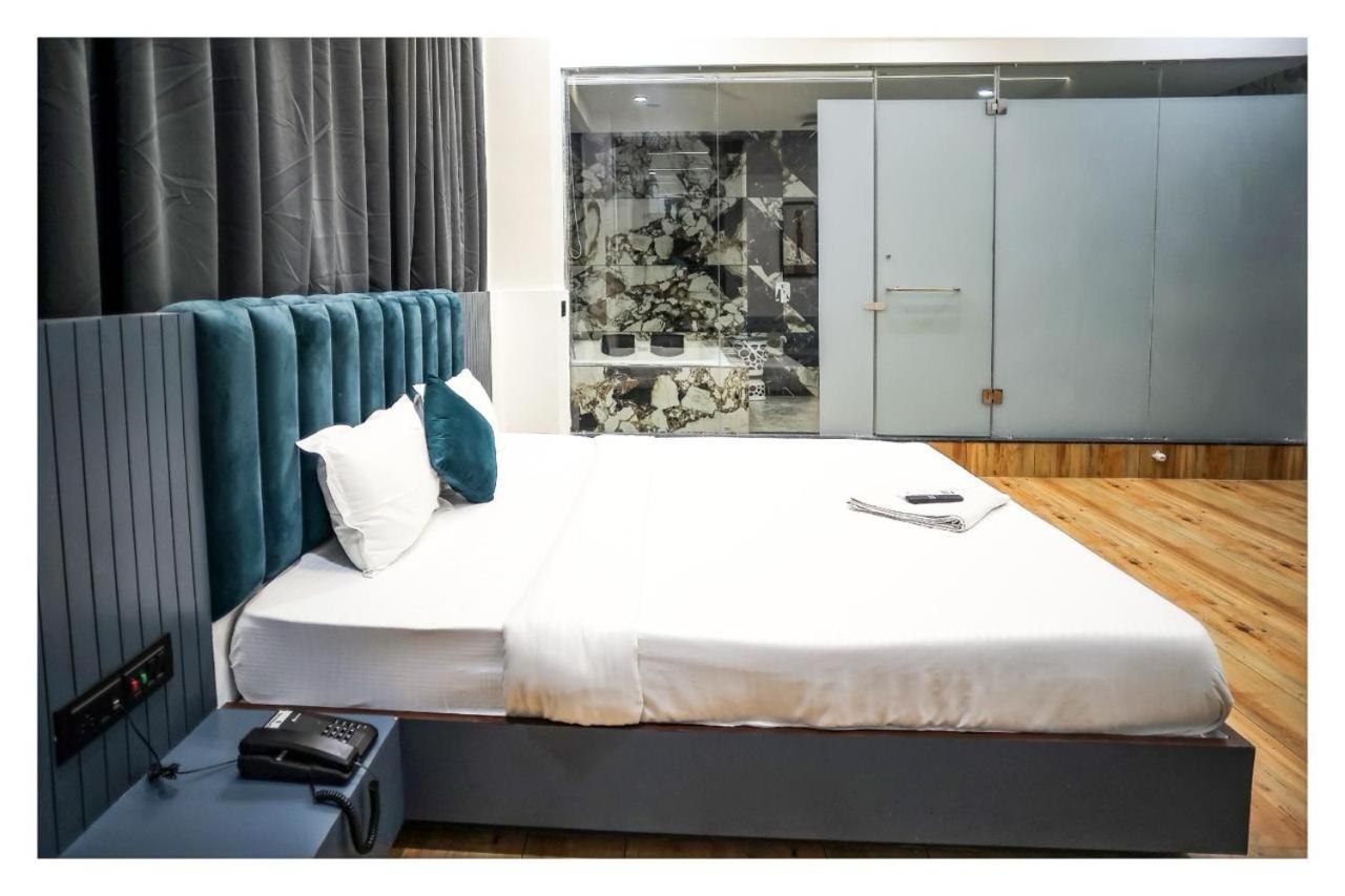 Hotel The Parker Inn By Kbnt Group Сурат Екстериор снимка